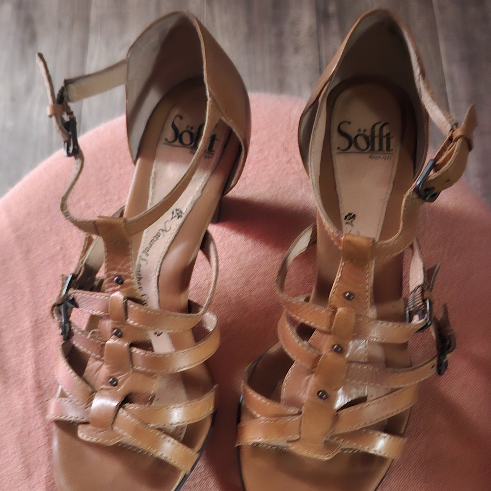 Sofft Tan Heeled Shoes Elegant Comfort